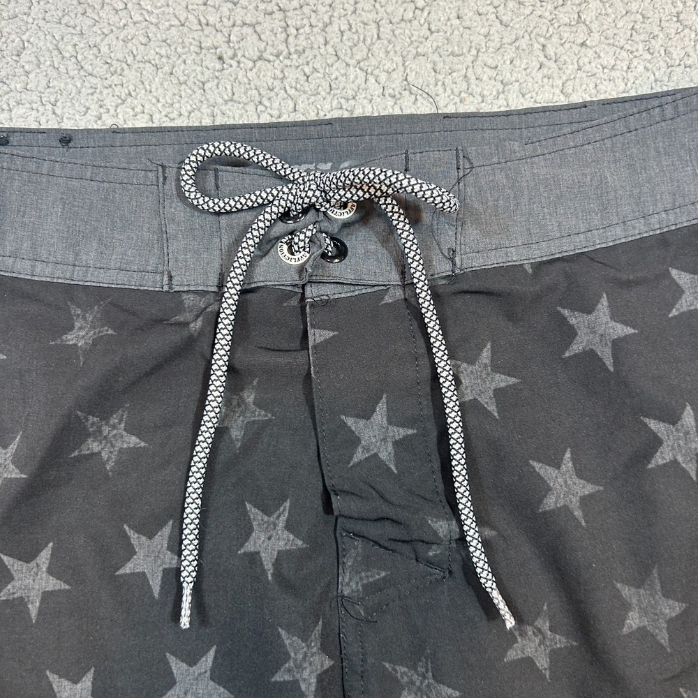 AFFLICTION Mens Size‎ 32 Liberty Stretch Boardshorts Charcoal Stars & Stripes - Picture 3 of 9